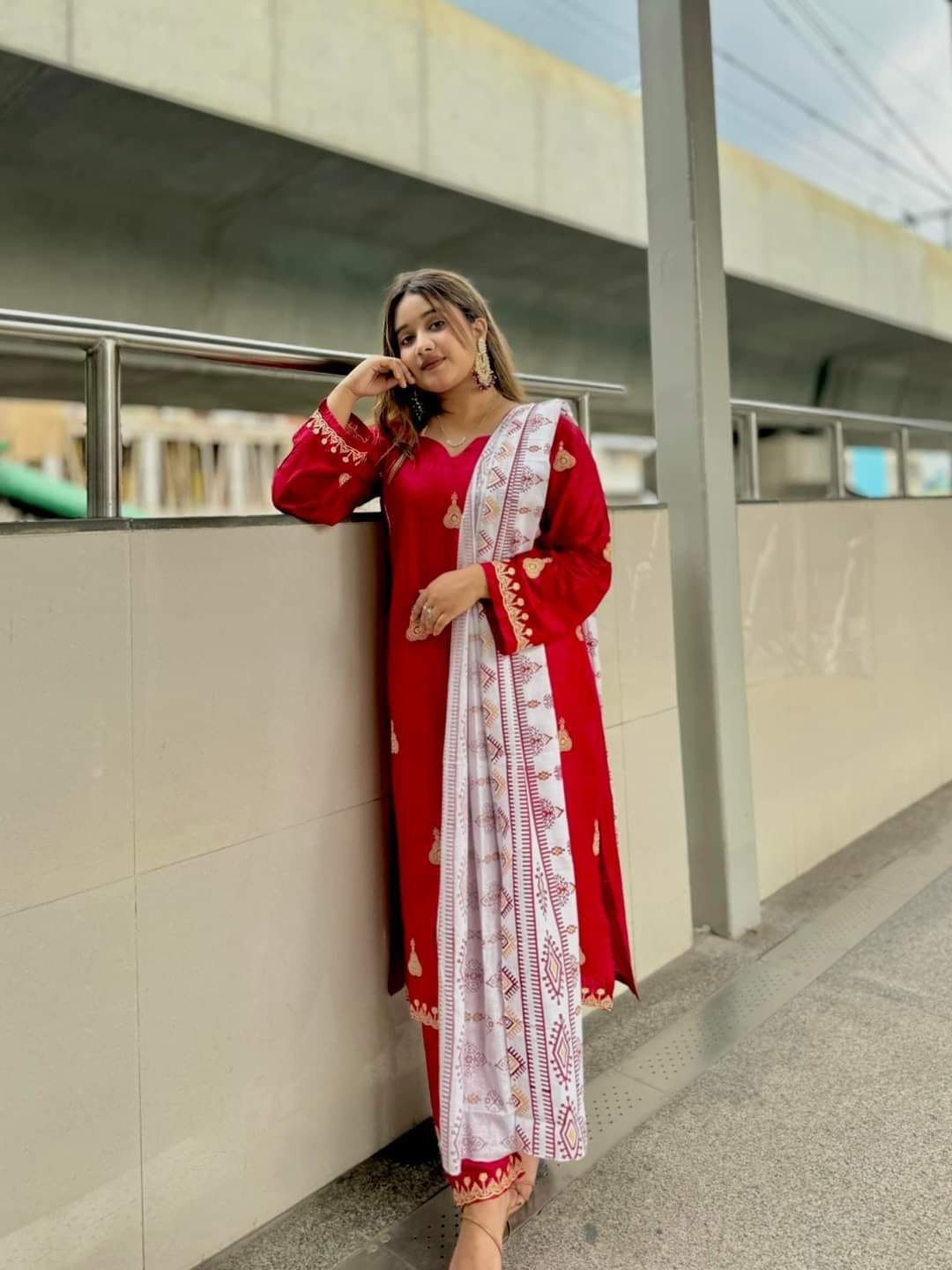 পাকিস্তানি ডিজাইনের থ্রি- পিস