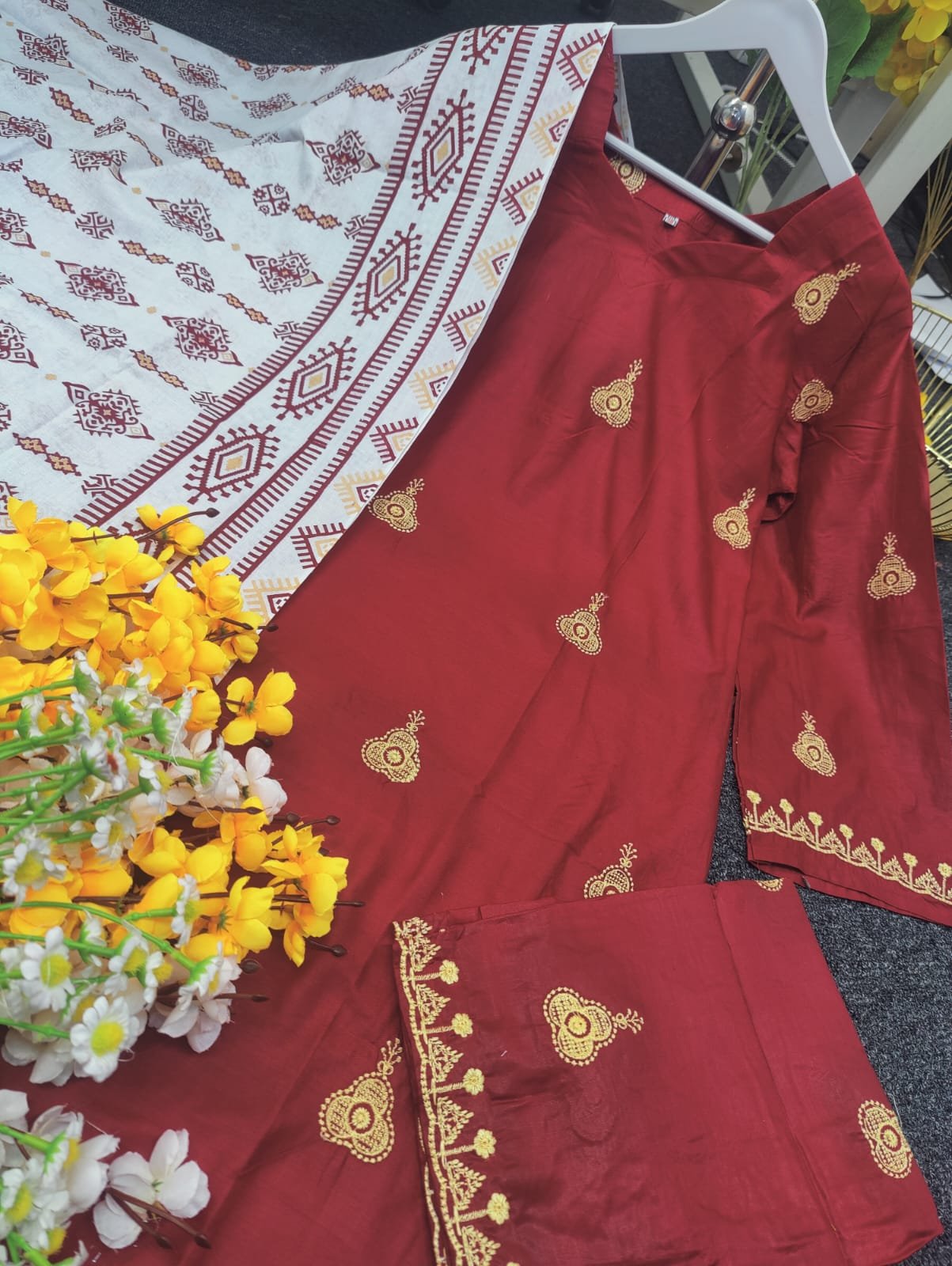 পাকিস্তানি ডিজাইনের থ্রি- পিস - Image 4