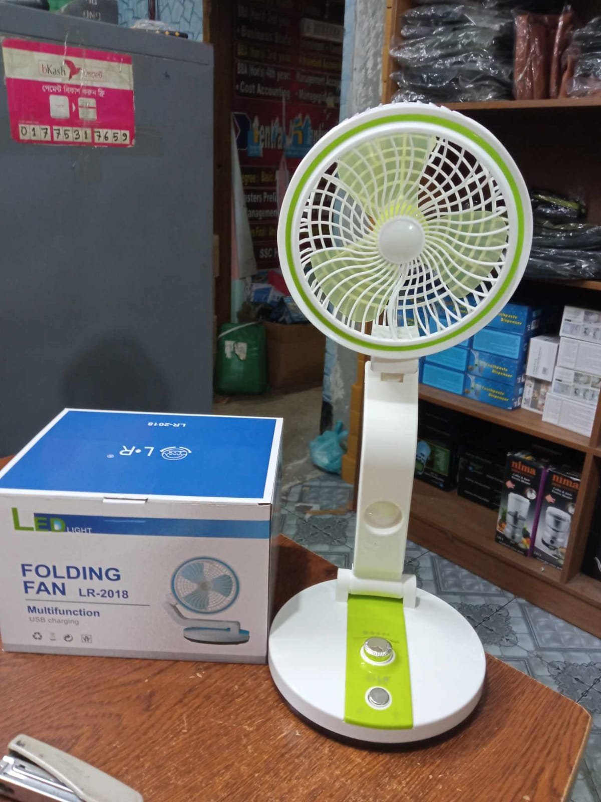 Rechargeable folding fan with LED light - Image 5