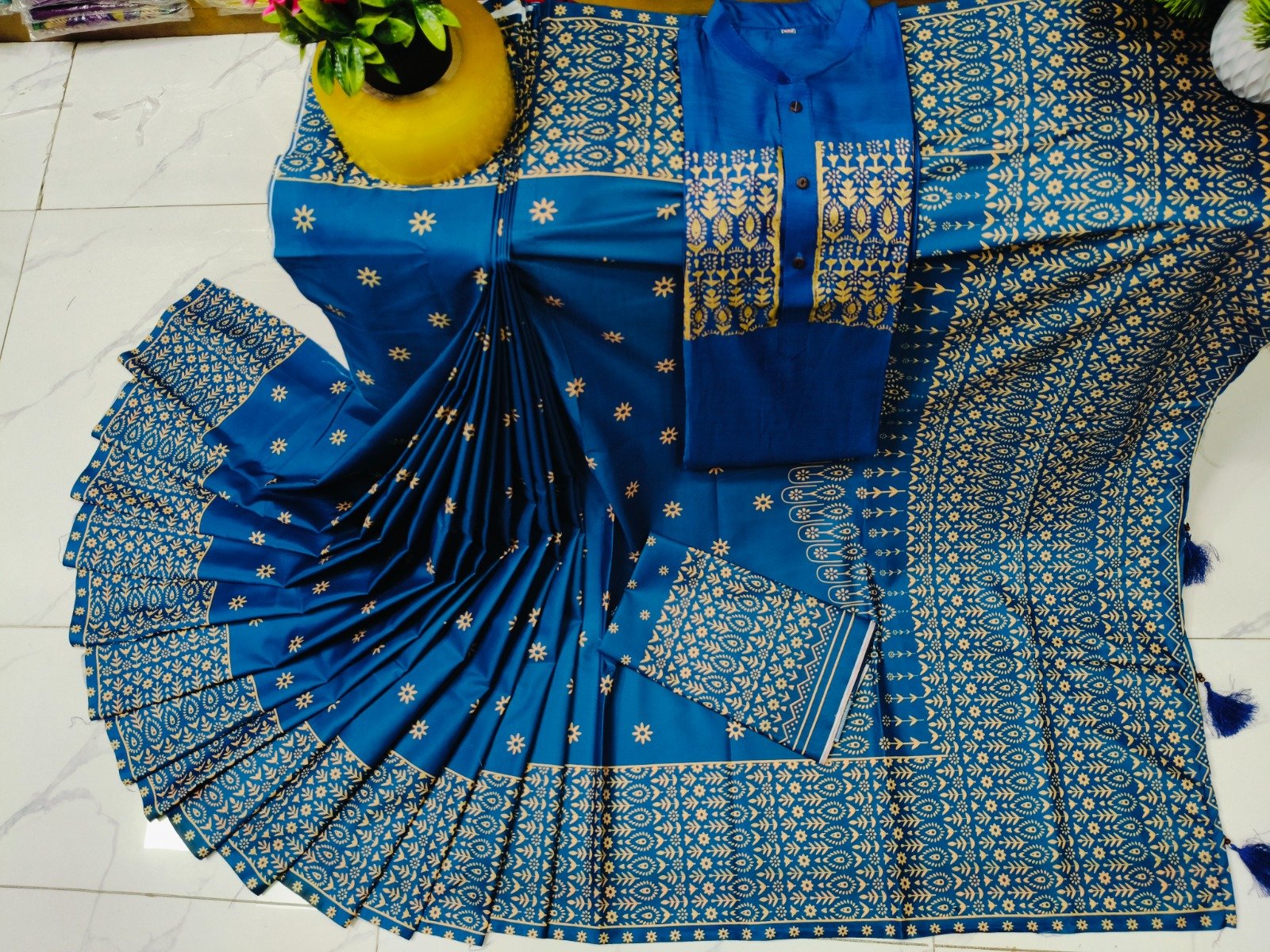 নতুন ধুপিয়ান সিল্ক শাড়ি ও পাঞ্জাবির কাপল সেট