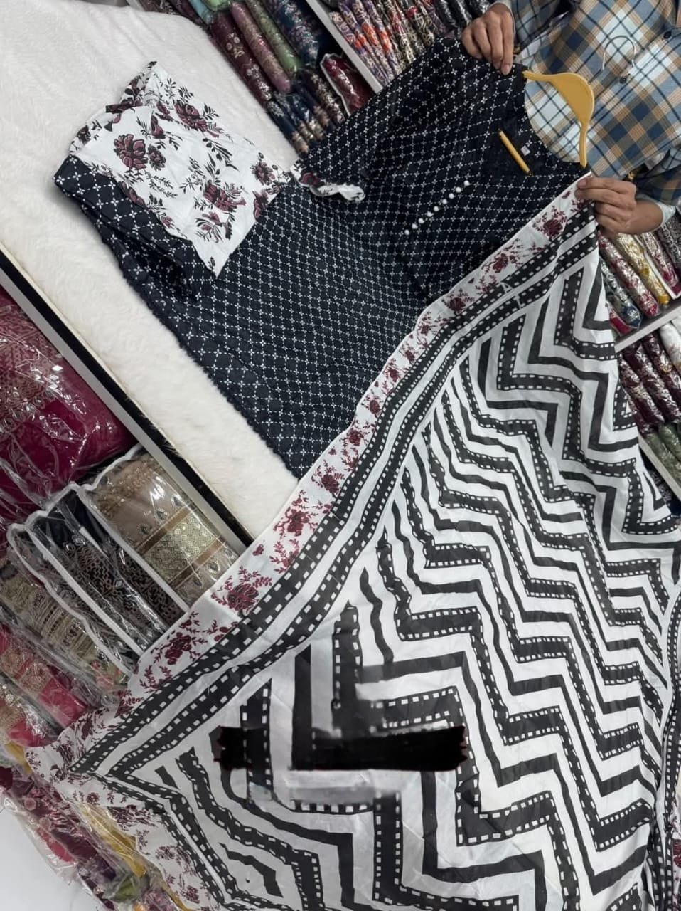 লেটেস্ট ডিজাইনের প্রিন্টের হাই কোয়ালিটি থ্রি পিস