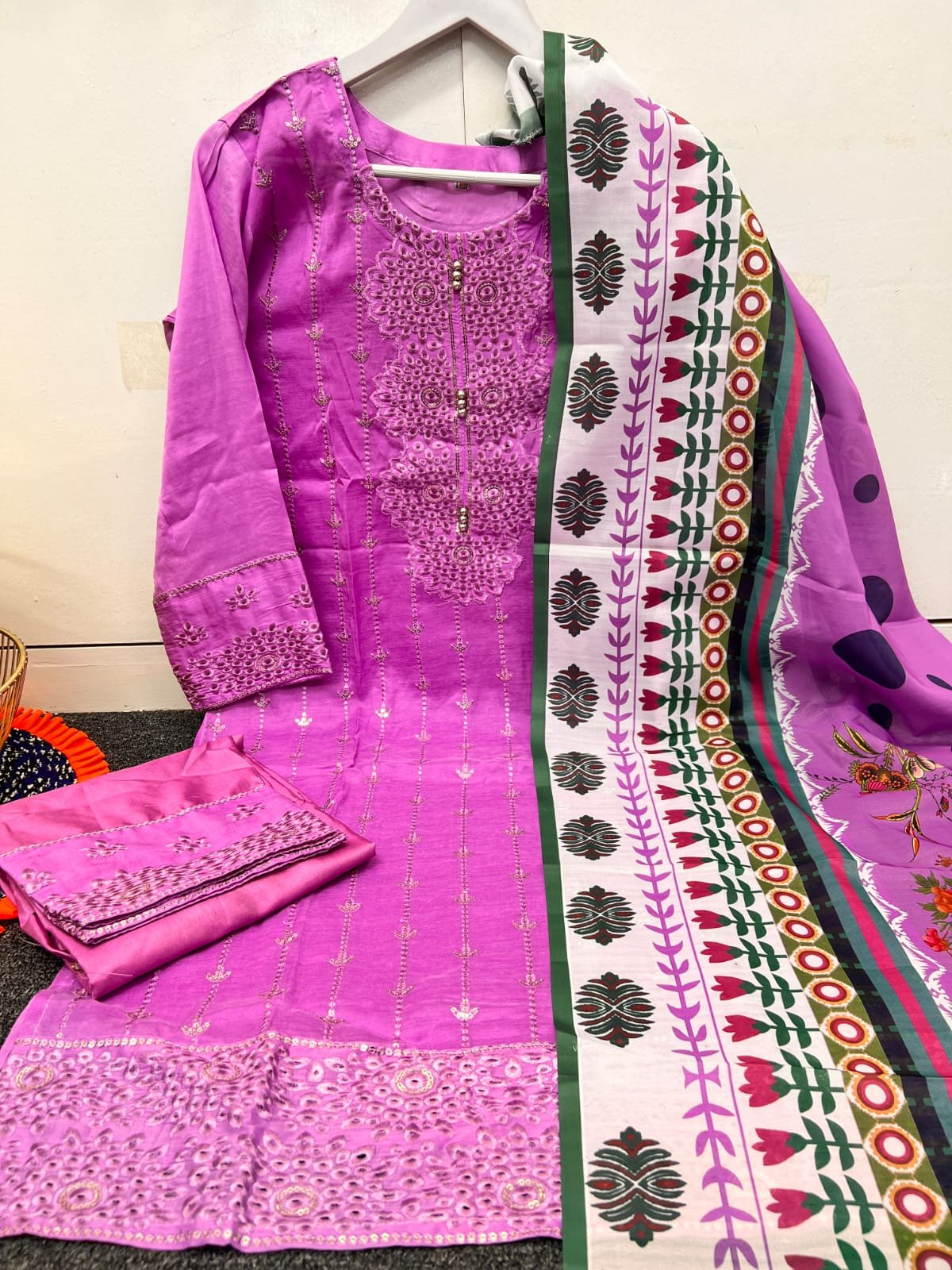 পাকিস্তানি পার্টি রেডি থ্রি-পিস