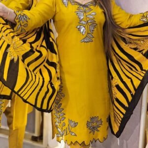 এমব্রয়ডারি কাজ করা রেডি থ্রি-পিস