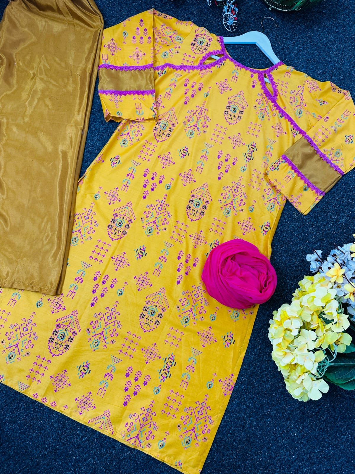 লেটেস্ট ডিজাইনের রেডি থ্রি পিস - Image 2