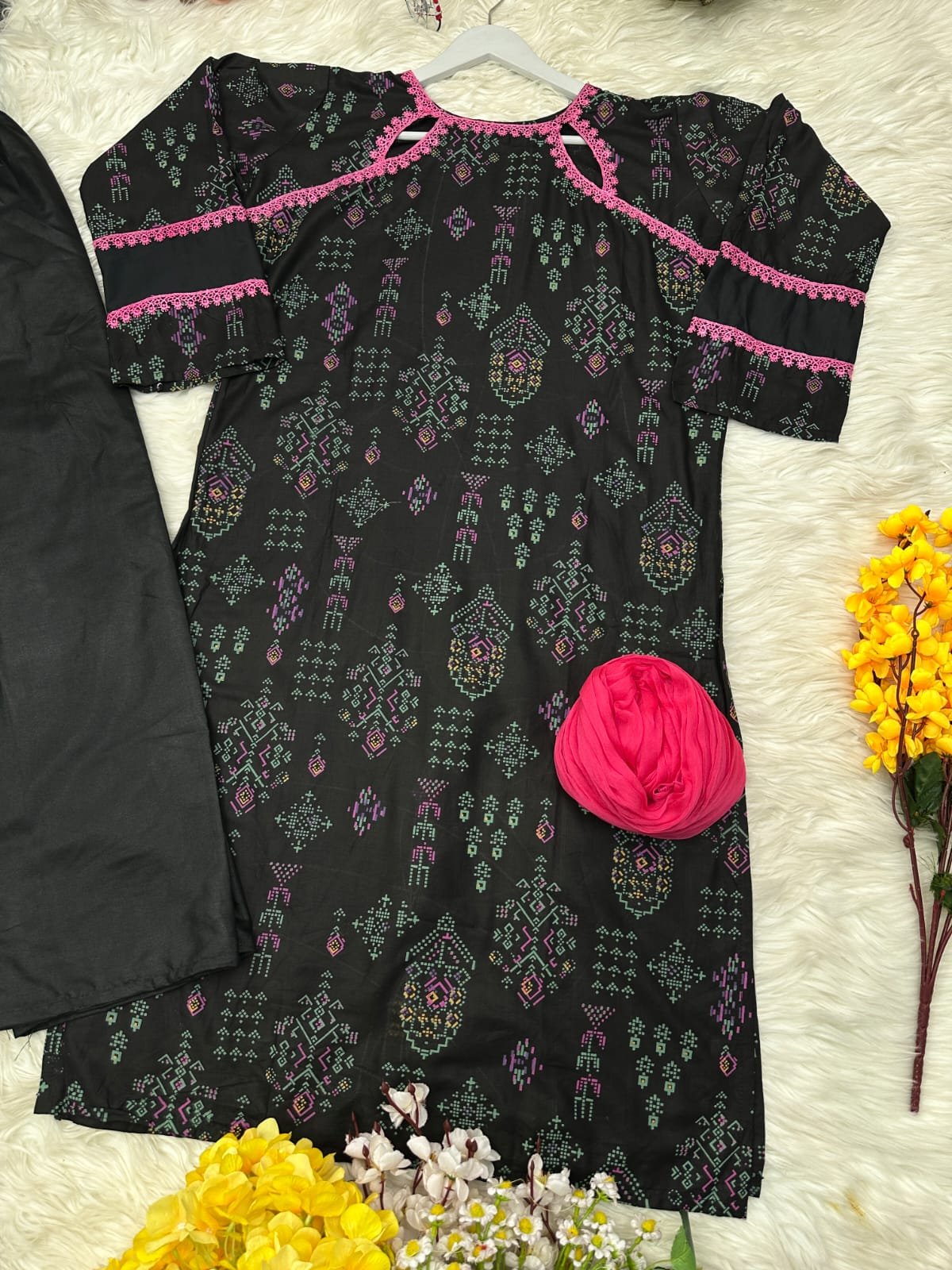 লেটেস্ট ডিজাইনের রেডি থ্রি পিস - Image 2