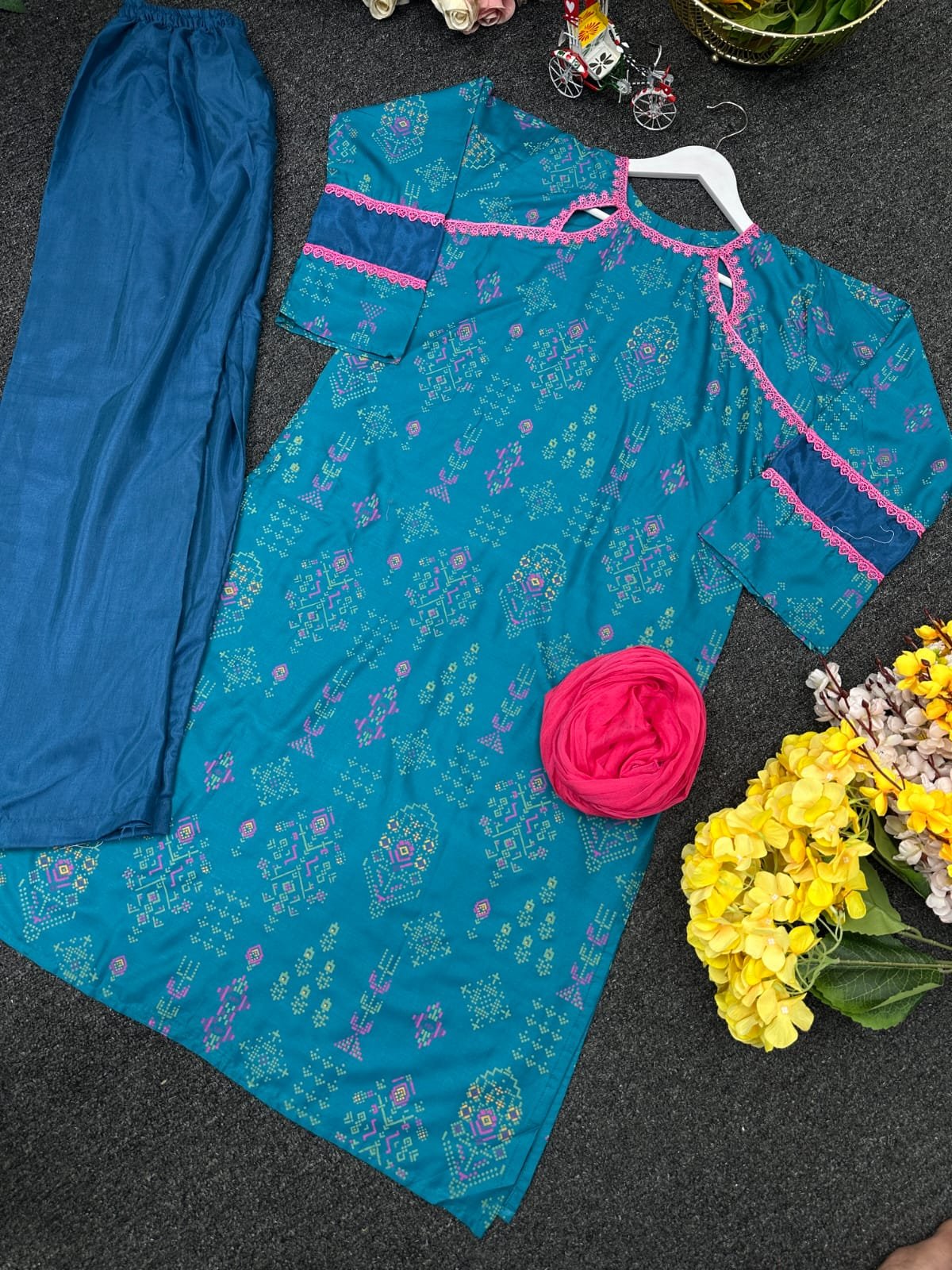 লেটেস্ট ডিজাইনের রেডি থ্রি পিস