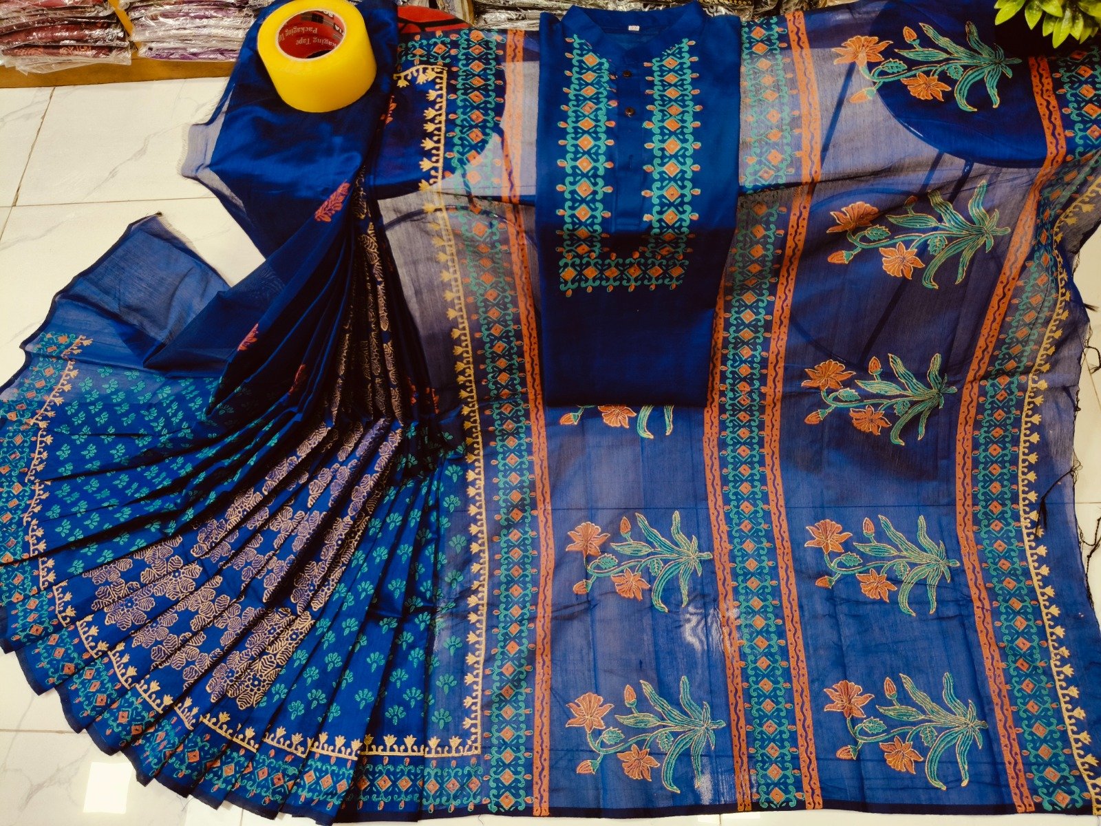 কাপল ড্রেস