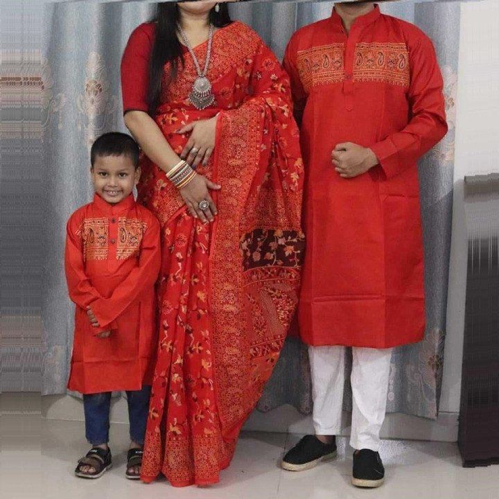 বাচ্চা সহ কাপড় ড্রেস(ফ্যামিলি কম্বো)