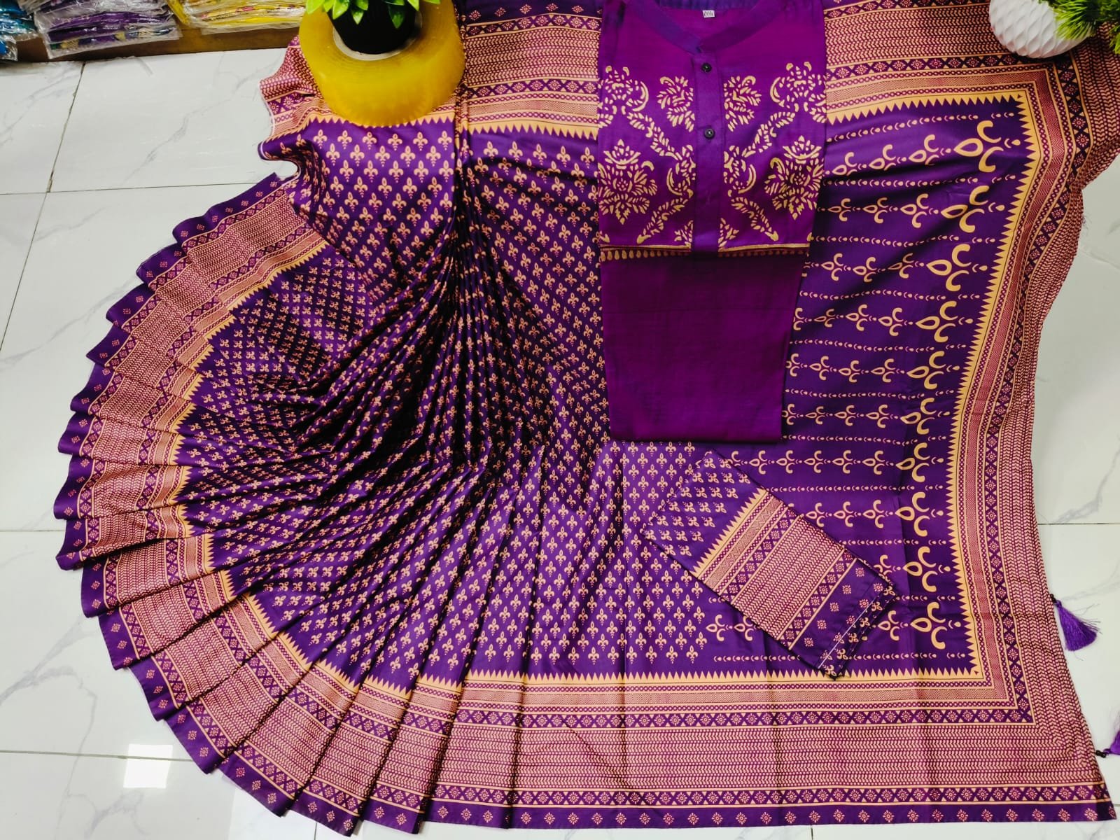 চান্দুরি সিল্ক নতুন শাড়ি(সাথে ব্লাউজ পিস আছে)