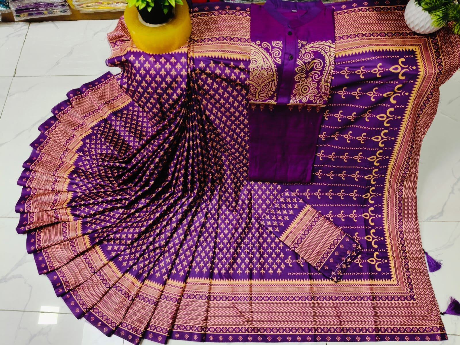 চান্দুরি সিল্ক নতুন শাড়ি(সাথে ব্লাউজ পিস আছে)