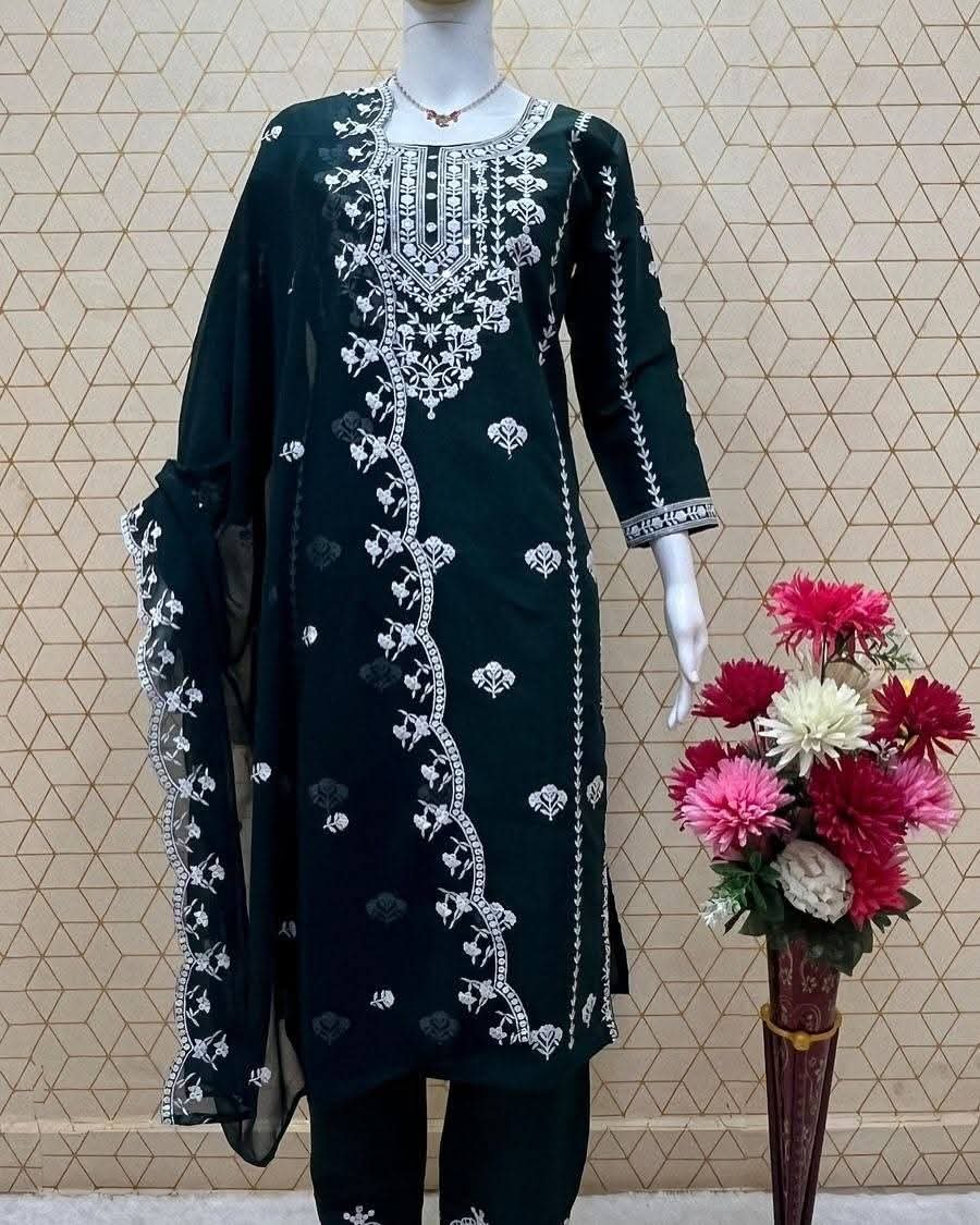 হেভি এমব্রয়ডারি সেলার করা থ্রি-পিস