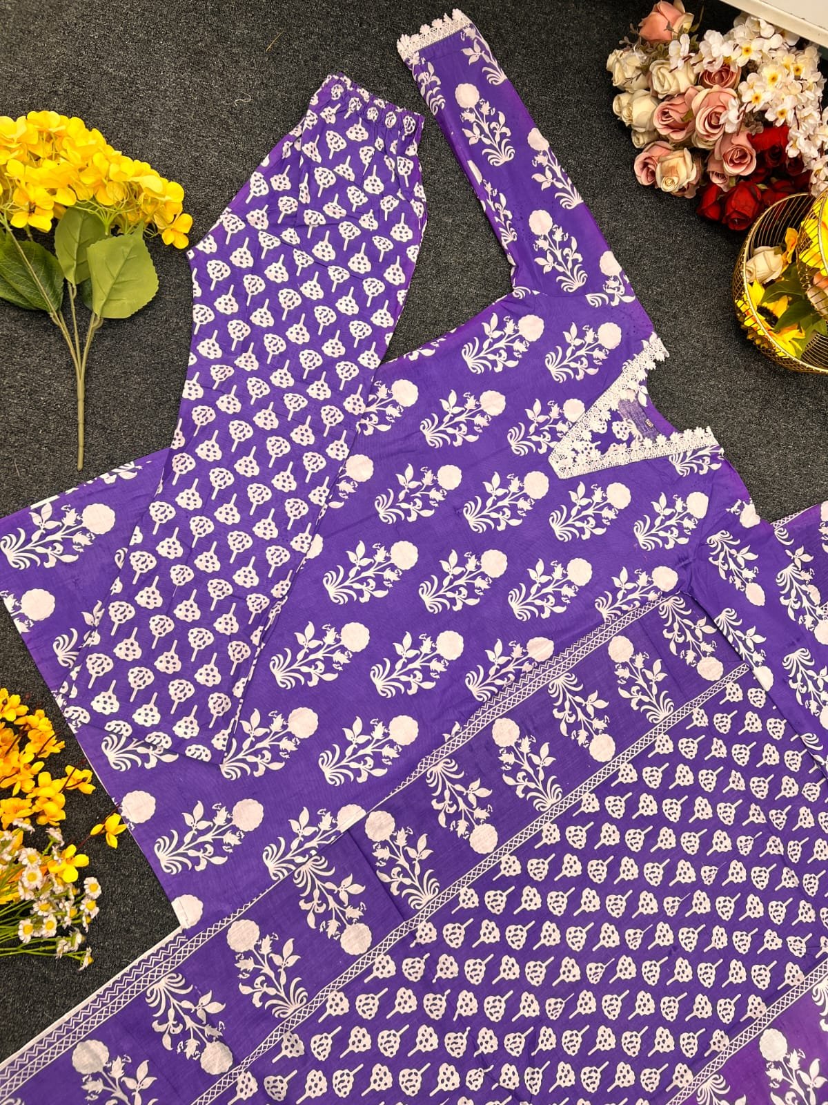 লেটেস্ট ডিজাইনের প্রিন্টের থ্রি পিস