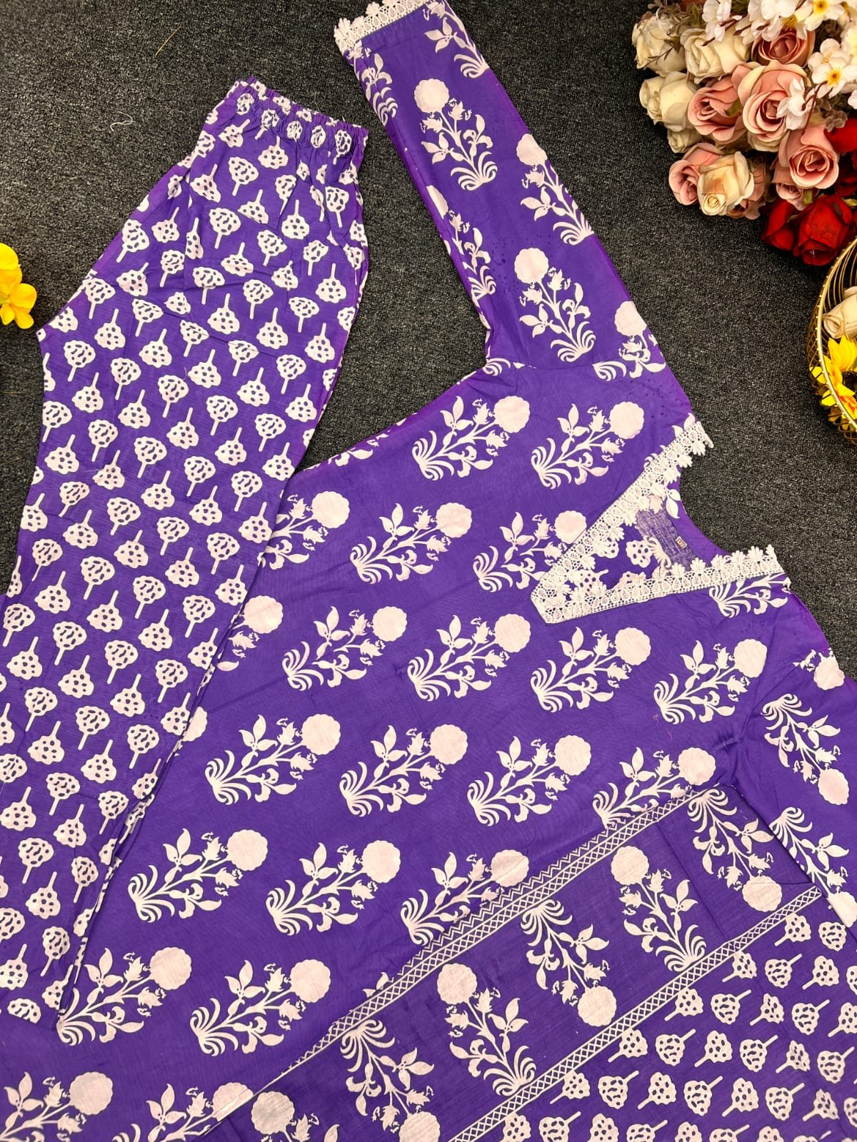 লেটেস্ট ডিজাইনের প্রিন্টের থ্রি পিস - Image 2