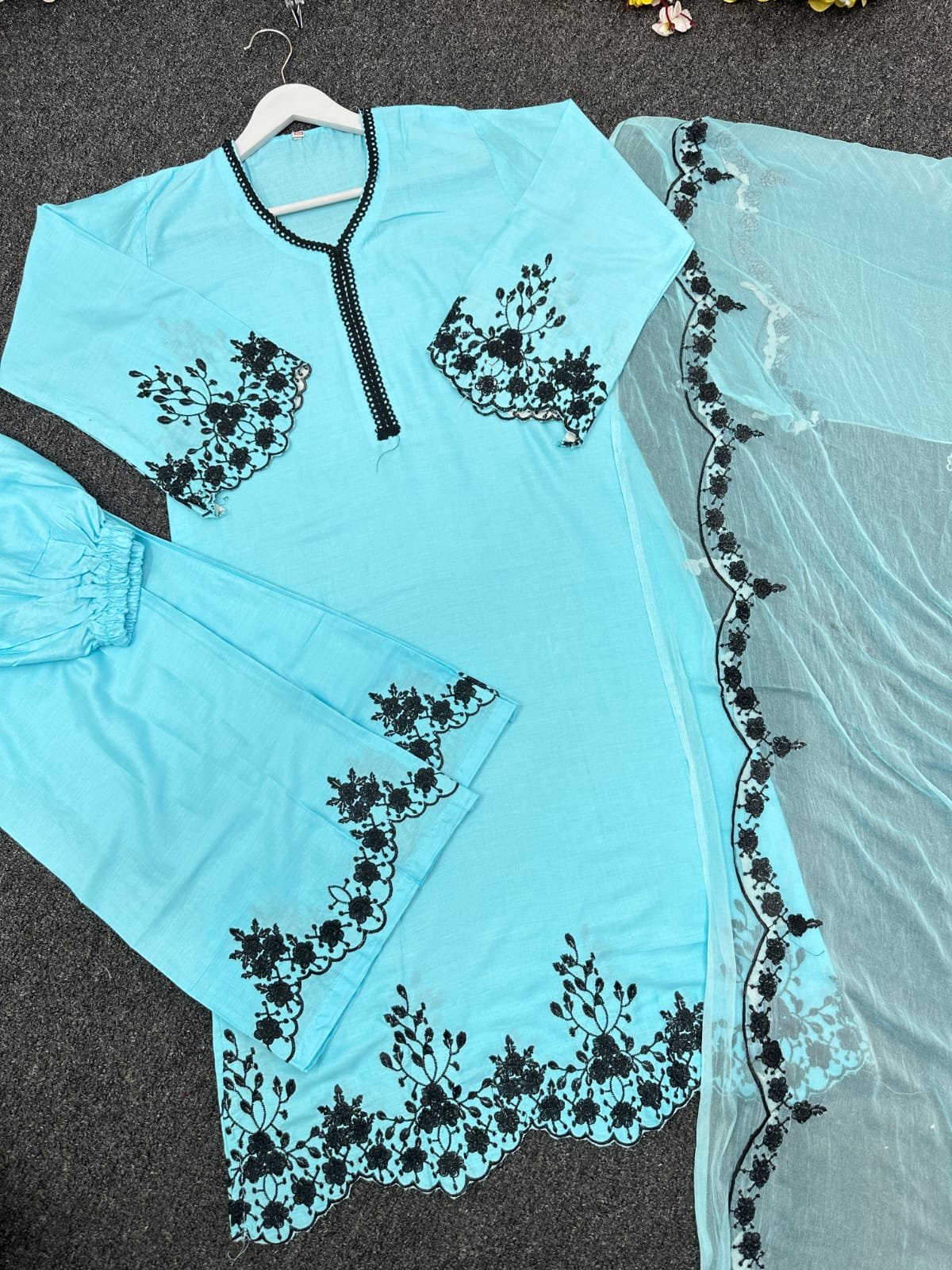 তাঁতাল কাটোওয়ার্ক এমব্রয়ডারি থ্রি পিস - Image 3