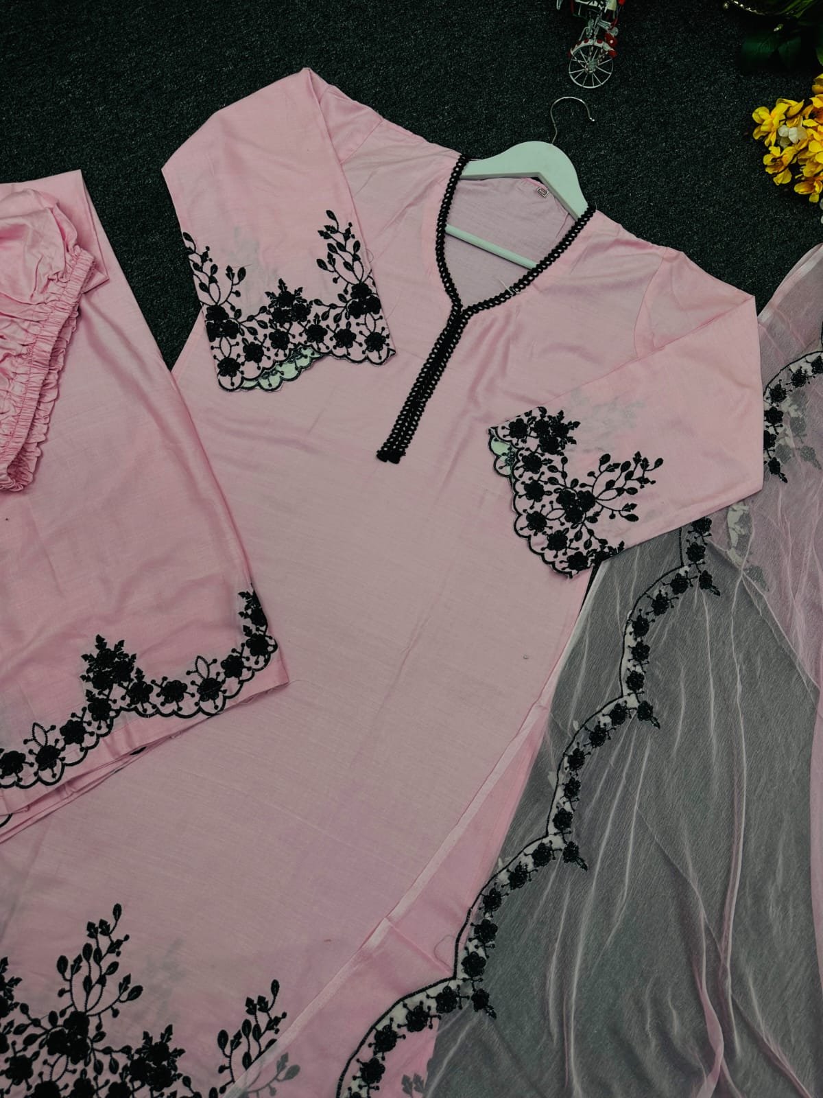 তাঁতাল কাটোওয়ার্ক এমব্রয়ডারি থ্রি পিস - Image 4