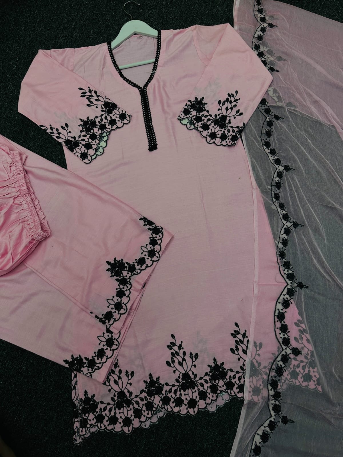 তাঁতাল কাটোওয়ার্ক এমব্রয়ডারি থ্রি পিস - Image 3