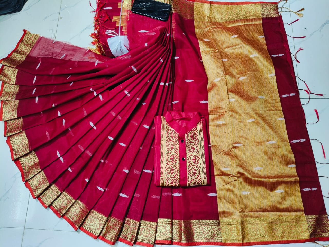 শাড়ি এন্ড পাঞ্জাবি কাপল (সাথে থাকবে ব্লাউজ পিস)