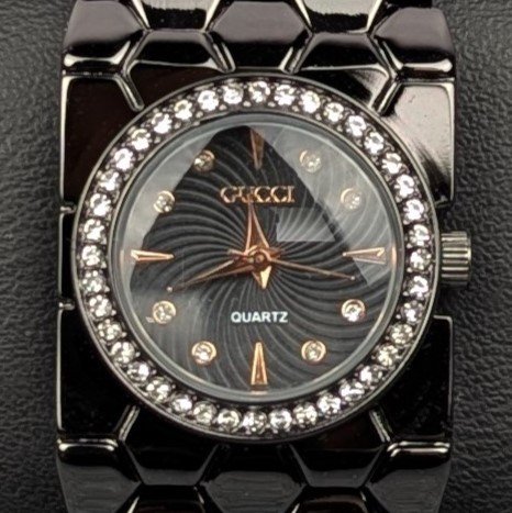 Elegant Golden Ladies Quartz Watch with Crystal Bezel – Premium Bracelet Design - Image 3