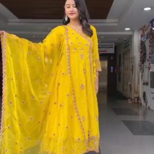 রেডিমেড নায়রা থ্রি-পিস ✨