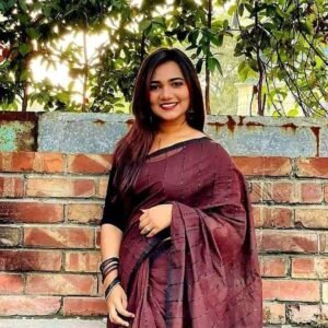 স্টাইলিশ চুমকি শাড়ি