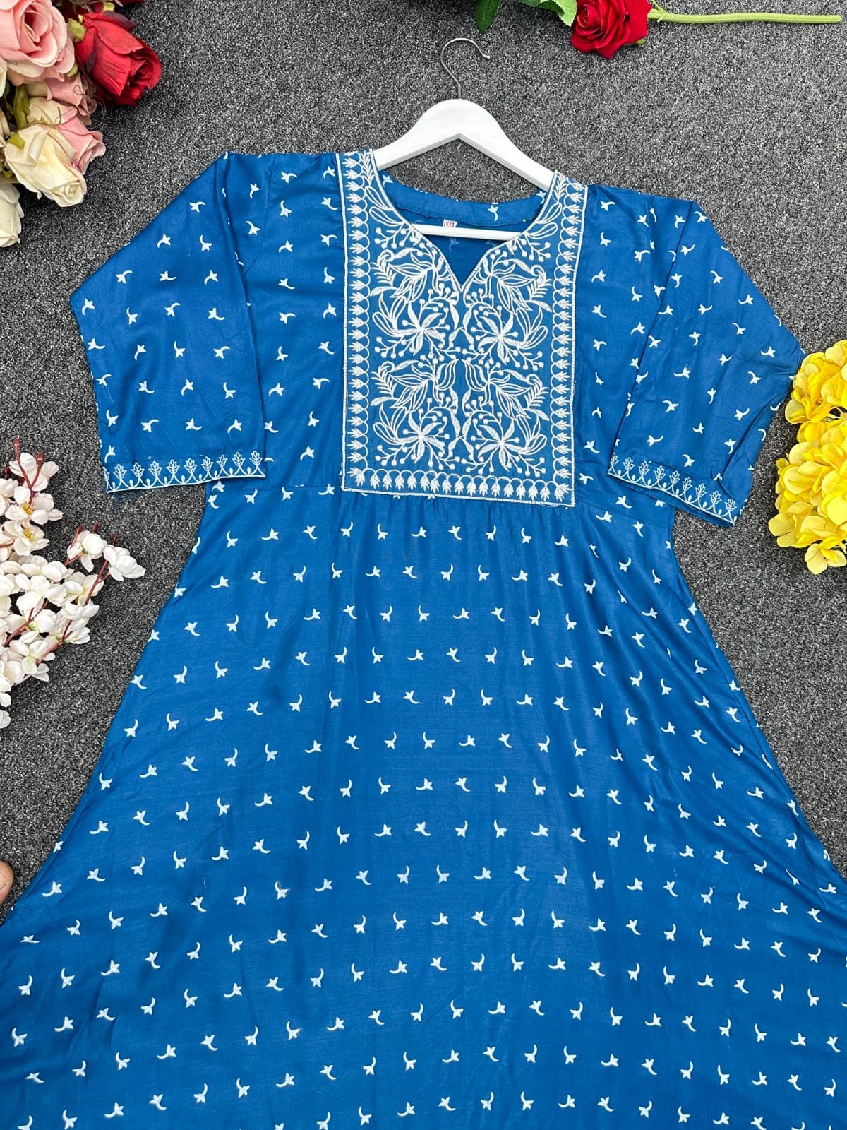 এমব্রডারি প্রিন্টের গাউন - Image 2